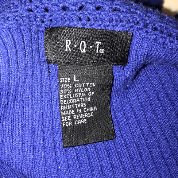 🌻 RQT Ribbed Sweater w/ Metal Embellishments - Picture 6 of 7